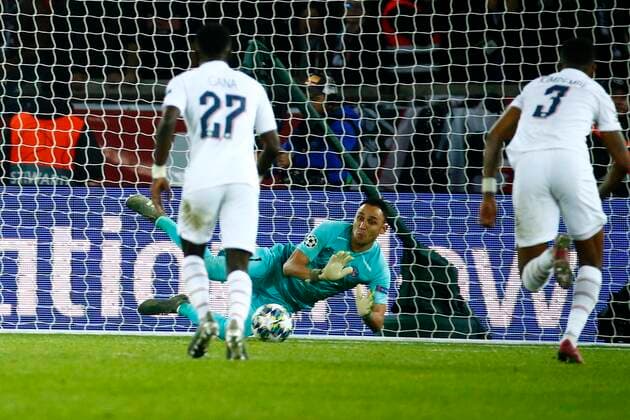 Sport Bilder des Tages Keylor Navas goalkeeper of PSG - Mbaye Diagne forward of Club Brugge penalty FOOTBALL : Paris Saint Germain vs Club Bruges KV - UEFA Ligue des Champions - 06 11 2019 PhotoNews Panoramic 