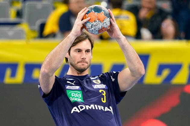 Uwe Gensheimer RNL, 3 , on the ball, single picture, action, action, 07 11 2019, Mannheim Germany , Handball, Bundesliga, Rhein Neckar Löwen THW Kiel xozx