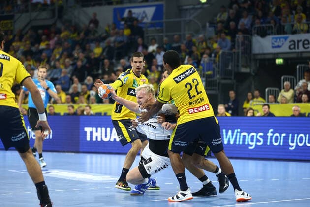 Patrick Wiencek THW Kiel in duel with Mads Mensah Rhein Neckar Loewen and Andy Schmid Rhein Neckar Loewen , Rhein Neckar Loewen vs. THW Kiel, LIQUI MOLY Handball Bundesliga, 07 11 2019 Photo Eibner Rhein Neckar Loewen vs. SG Flensburg Handewitt, DKB Handball Bundesliga, 21 04 2019 Mannheim Copyright: xNeisx Eibner-Pressefotox EP_ans