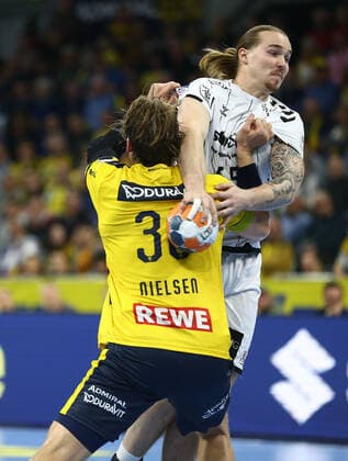 Lukas Nilsson THW Kiel in duel with Jesper Nielsen Rhein Neckar Loewen , Rhein Neckar Loewen vs. THW Kiel, LIQUI MOLY Handball Bundesliga, 07 11 2019 Photo Eibner Rhein Neckar Loewen vs. SG Flensburg Handewitt, DKB Handball Bundesliga, 21 04 2019 Mannheim Copyright: xNeisx Eibner-Pressefotox EP_ans