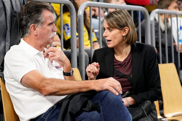 v li Heiner Brand TV expert for sky in conversation with Jennifer Kettemann Managing Director, RNL , 07 11 2019, Mannheim Germany , Handball, Bundesliga, Rhein Neckar Löwen THW Kiel xozx