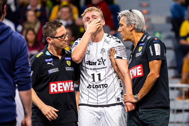 Mannheim, Germany 07 November 2019 HBL 19 20 Rhein Neckar Lions vs. THW Kiel Gisli Thorgeir Kristjansson THW Kiel Injured Injury Pain Mannheim SAP Arena Baden Württemberg Germany