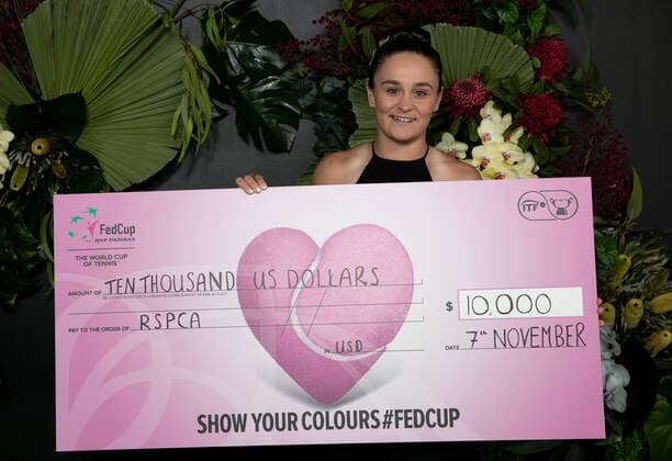 TENNIS FED CUP OFFICIAL DINNER, Ash Barty with the Fed Cup Heart Award during the 2019 Fed Cup Final Dinner at the State Reception Centre in Perth, Thursday, November 7, 2019. ( NO ARCHIVING, EDITORIAL USE ONLY, NO USE IN BOOKS WITHOUT CONSENT PERTH WA AUSTRALIA  Copyright: xFIONAxHAMILTONx 20191108001431432709