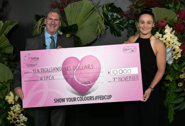 TENNIS FED CUP OFFICIAL DINNER, David Haggerty (ITF President) presents Ash Barty with the Fed Cup Heart Award during the 2019 Fed Cup Final Dinner at the State Reception Centre in Perth, Thursday, November 7, 2019. ( NO ARCHIVING, EDITORIAL USE ONLY, NO USE IN BOOKS WITHOUT CONSENT PERTH WA AUSTRALIA  Copyright: xFIONAxHAMILTONx 20191108001431433134
