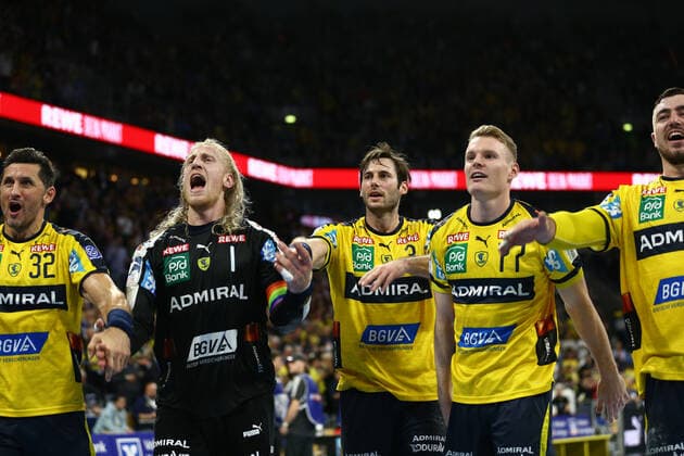 Alexander Petersson Rhein Neckar Loewen , Mikael Appelgren Rhein Neckar Loewen , Uwe Gensheimer Rhein Neckar Loewen , Tim Ganz Rhein Neckar Loewen cheer the victory, Rhein Neckar Loewen vs. THW Kiel, LIQUI MOLY Handball Bundesliga, 07 11 2019 Photo Eibner Rhein Neckar Loewen vs. THW Kiel, DKB Handball Bundesliga, 21 04 2019 Mannheim Copyright: xNeisx Eibner-Pressefotox EP_ans