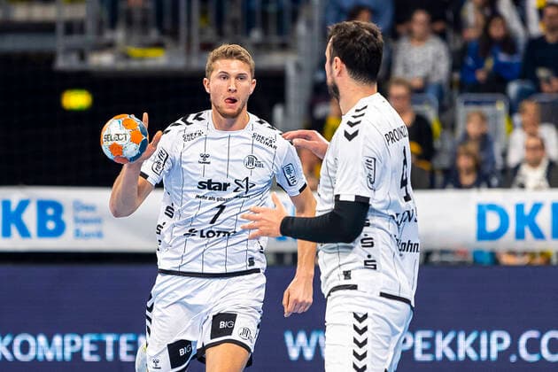 Mannheim, Germany 07 November 2019 HBL 19 20 Rhein Neckar Löwen vs THW Kiel Magnus Landin Jacobsen THW Kiel , Domagoj Duvnjak THW Kiel Mannheim SAP Arena Baden Württemberg Germany