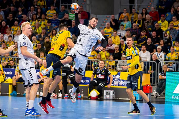 Mannheim, Germany 07 November 2019 HBL 19 20 Rhein Neckar Löwen vs THW Kiel v li Patrick Wiencek THW Kiel , Gedeon Guardiola Loewen , Domagoj Duvnjak THW Kiel , Andy Schmid Loewen Mannheim SAP Arena Baden Württemberg Germany