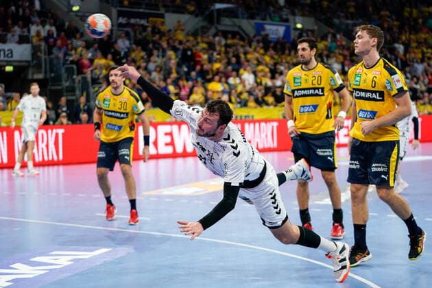 v li Domagoj Duvnjak THW, 4 , Ilija Abutovic RNL, 20 , Niclas Kirkelokke Kirkelökke, RNL, 6 , at the jump throw, throw, goal throw, action, action, game scene, 07 11 2019, Mannheim Germany , Handball, Bundesliga, Rhein Neckar Löwen THW Kiel xozx