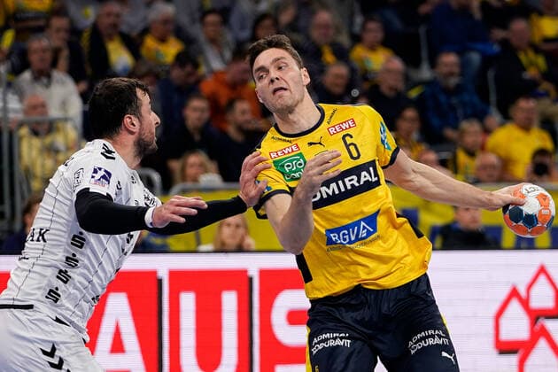 v li Domagoj Duvnjak THW, 4 , Niclas Kirkelokke Kirkelökke, RNL, 6 , Duel, duel, duel, tackle, tackling, dynamics, action, action, 07 11 2019, Mannheim Germany , Handball, Bundesliga, Rhein Neckar Löwen THW Kiel xozx