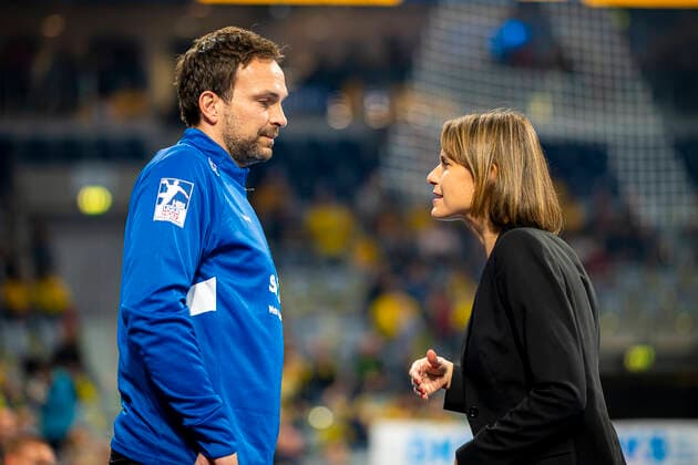 Mannheim, Germany 07 November 2019 HBL 19 20 Rhein Neckar Löwen vs THW Kiel v li Managing Director Victor Szilagyi THW Kiel in conversation with Managing Director Jennifer Kettemann Löwen Mannheim SAP Arena Baden Württemberg Germany