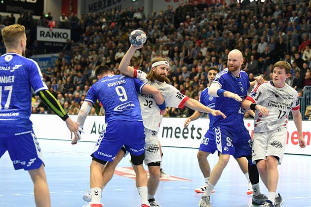 Julius Andersson 32 TuS Ferndorf , against Tin Kontrec 9 VfL Gummersbach , VfL Gummersbach TuS Ferndorf, Men, 2 League, Liqui Moly Handball Bundesliga, 11 Matchday, 07 11 2019, VfL Gummersbach TuS Ferndorf, Handball, Liqui Moly 2 Handball Bundesliga, Men, Matchtime 2019 20 Gummersbach Copyright: xAugstx xEibner-Pressefotox EP_jat