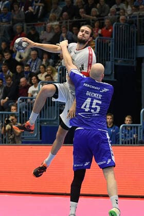 Patrick Weber 42 TuS Ferndorf , against Alexander Becker 45 VfL Gummersbach VfL Gummersbach TuS Ferndorf, Men, 2 League, Liqui Moly Handball Bundesliga, 11 Matchday, 07 11 2019, VfL Gummersbach TuS Ferndorf, Handball, Liqui Moly 2 Handball Bundesliga, Men, Matchtime 2019 20 Gummersbach Copyright: xAugstx xEibner-Pressefotox EP_jat