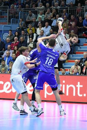 Patrick Weber 42 TuS Ferndorf , at a huge jump throw, VfL Gummersbach TuS Ferndorf, men, 2 league, Liqui Moly Handball Bundesliga, 11 matchday, 07 11 2019, VfL Gummersbach TuS Ferndorf, handball, Liqui Moly 2 handball Bundesliga, men, season 2019 20 Gummersbach Copyright: xAugstx xEibner-Pressefotox EP_jat
