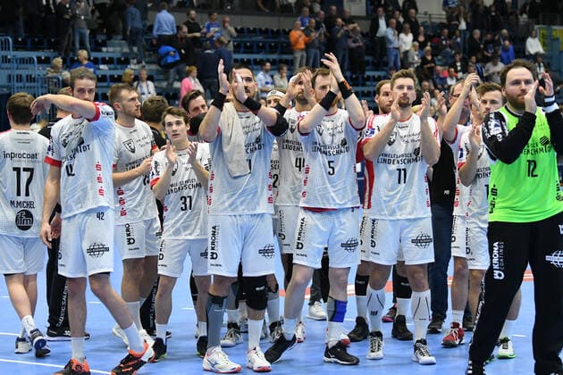 Disappointed players of TuS Fensdorf thank their fans, , VfL Gummersbach TuS Ferndorf, Men, 2 League, Liqui Moly Handball Bundesliga, 11 Matchday, 07 11 2019, VfL Gummersbach TuS Ferndorf, Handball, Liqui Moly 2 Handball Bundesliga, Men, Season 2019 20 Gummersbach Copyright: xAugstx xEibner-Pressefotox EP_jat
