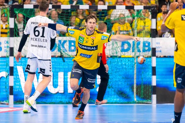 Mannheim, Germany 07 November 2019 HBL 19 20 Rhein Neckar Löwen vs THW Kiel v li Hendrik Pekeler THW Kiel , Uwe Gensheimer Loewen Mannheim SAP Arena Baden Württemberg Germany