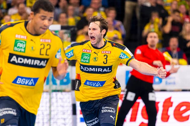 Mannheim, Germany 07 November 2019 HBL 19 20 Rhein Neckar Löwen vs. THW Kiel Uwe Gensheimer Loewen Jubel Freude Emotion Torjubel Torschuetze Torschütze Mannheim SAP Arena Baden Württemberg Germany