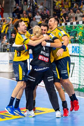 Mannheim, Germany 07 November 2019 HBL 19 20 Rhein Neckar Löwen vs THW Kiel Patrick Groetzki Loewen , Torhueter Mikael Appelgren Loewen , Ilija Abutovic Loewen , Gedeon Guardiola Loewen Jubel Freude Emotion Mannheim SAP Arena Baden Württemberg Germany