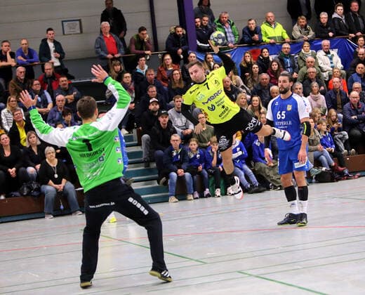 lsp - Dritte Handball-Bundesliga - HSG Beberau-Modau vs TV Großsachsen - Saison - 2019-2020 - 08.11.2019 - Grossbieberau v. l. Großsachsens Pascal Boudgoust und Philipp Ullrich gegen Robin Büttner HSG Falken Aktion, Zweikampf - *** lsp Third Handball Bundesliga HSG Beberau Modau vs TV Großsachsen Season 2019 2020 08 11 2019 Grossbieberau vs. Großsachsen Pascal Boudgoust and Philipp Ullrich vs. Robin Büttner HSG Falken Action, duel ba