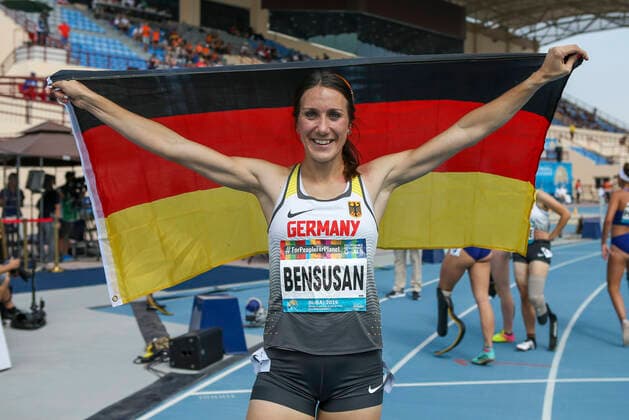 Bilder des Jahres 2019, Sport 11 November Sport Themen der Woche KW45 Dubai 2019 World Para Athletics Championships; United Arab Emirates, 09.11.2019 Weltmeisterin über 200m: Irmgard Bensusan (GER TSV Bayer 04 Leverkusen T44) waehrend der World Para Athletics Championships am 09.11.2019 im Club for People of Determination in Dubai (Vereinigte Arabische Emirate). *** Dubai 2019 World Para Athletics Championships United Arab Emirates, 09 11 2019 World Champion over 200m Irmgard Bensusan GER TSV Bayer 04 Leverkusen T44 during the World Para Athletics Championships 09 11 2019 at the Club for People of Determination in Dubai United Arab Emirates Copyright: xBEAUTIFULxSPORTS AxelxKohringx