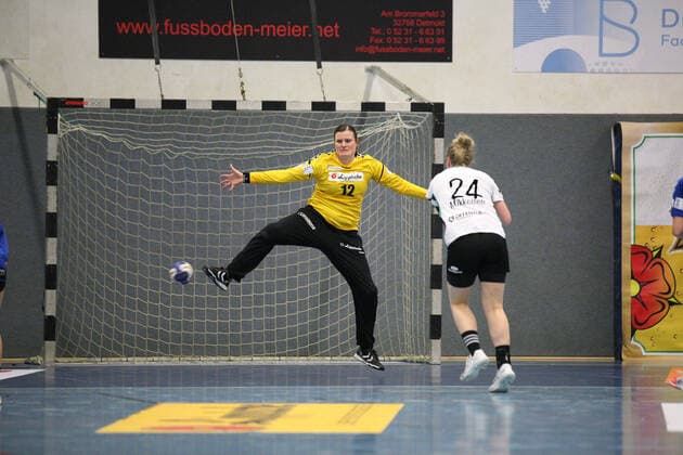 Helena Mikkelsen VfL Oldenburg 24 against Anna Monz Kuehn HSG Blomberg Lippe 12 goal GER, Handball, 1 Bundesliga Women, HSG Blomberg Lippe against VfL Oldenburg, 09 11 2019 Blomberg Copyright: xStrohdiekx Eibner-Pressefotox EP_jsk