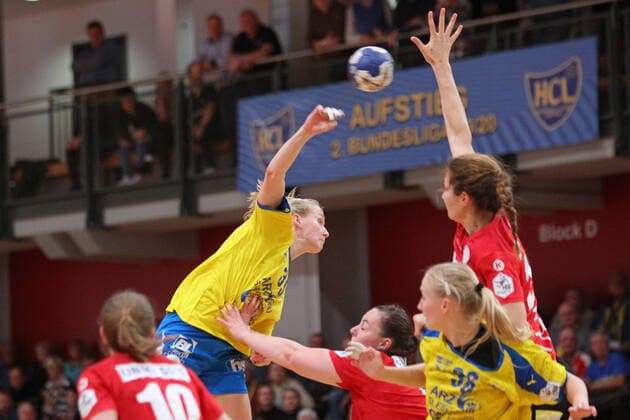 Handball, 2 HBF, HC Leipzig vs. HSG Freiburg, 09 11 19 Handball, 2 Bundesliga Women, HBF, Season 2019 2020, 8 Matchday HC Leipzig vs. HSG Freiburg on 09 11 19 in the Sporthalle Bruederstrasse Leipzig In the picture Litter by Jaqueline HUMMEL 35, HC Leipzig Copyright: xBEAUTIFULxSPORTS JanxKaeferx
