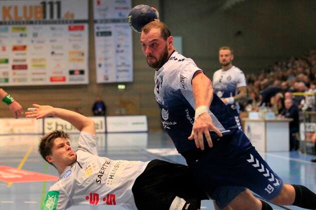 2 Bundesliga Handball VfL Luebeck Schwartau TV Emsdetten 09 11 2019, Hansehalle Luebeck, GER, 2 Bundesliga Handball VfL Luebeck Schwartau TV Emsdetten picture picture shows Jan Schult VfL Luebeck Schwartau wins against Yannick Terhaer TV Emsdetten nordphotox xTauchnitz nph00059