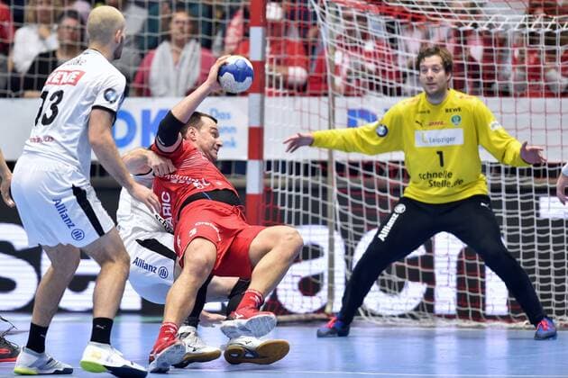Marino Maric MT Melsungen on the ball , Jens Vortmann Goalkeeper SC DHfK Leipzig R , Maximilian Janke SC DHfK Leipzig L , GER, MT Melsungen SC DHfK Leipzig, Handball, 1 Bundesliga Maenner, 09 11 2019, GER, MT Melsungen SC DHfK Leipzig, Handball, 1 Liga Maenner, 09 11 2019 Kassel Copyright: xSippel xEibner-Pressefotox EP_rsl