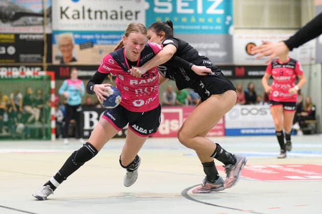 Tamara Haggerty TusSies Metzingen 55 against Maxime Struijs HSG Bad Wildungen Vipers 20 TusSies Metzingen, Handball, HBF, Ligaspiel, 09 11 2019, Photo TBaur Eibner TusSies Metzingen vs HSG Bad Wildungen Vipers Metzingen Copyright: xBaur xEibner-Pressefotox EP_Toba