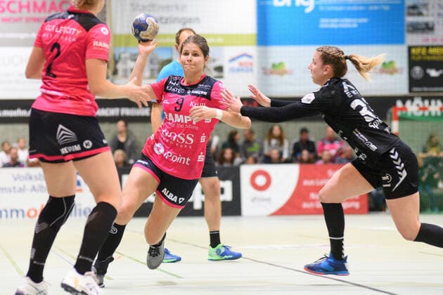 Patricia Kovacs TusSies Metzingen 9 against Anna Maria Spielvogel HSG Bad Wildungen Vipers 33 TusSies Metzingen, Handball, HBF, Ligaspiel, 09 11 2019, Photo TBaur Eibner TusSies Metzingen vs HSG Bad Wildungen Vipers Metzingen Copyright: xBaur xEibner-Pressefotox EP_Toba