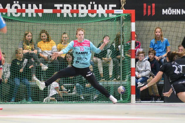 Madita Kohorst TusSies Metzingen 15 in goal TusSies Metzingen, handball, HBF, league game, 09 11 2019, photo TBaur Eibner TusSies Metzingen vs HSG Bad Wildungen Vipers Metzingen Copyright: xBaur xEibner-Pressefotox EP_Toba