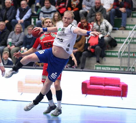 Bengt Bornhorn EHV Aue 8 past Marten Franke ASV Hamm Westfalen 55 behind GER, Handball, 2 Bundesliga, ASV Hamm Westfalen against EHV Aue, 09 11 2019 Hamm Copyright: xStrohdiekx Eibner-Pressefotox EP_jsk