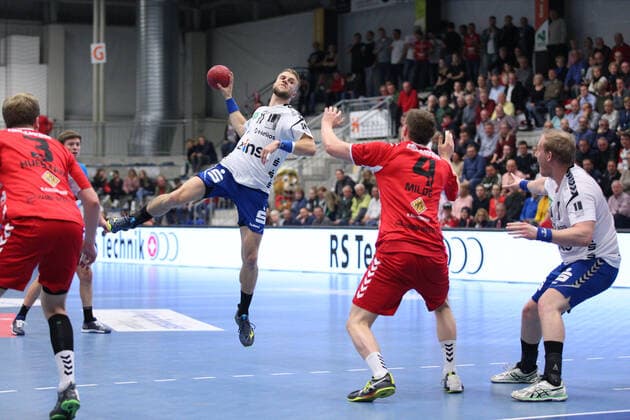 Benas Petreikis EHV Aue 11 against Oliver Milde ASV Hamm Westfalen 4 right GER, Handball, 2 Bundesliga, ASV Hamm Westfalen against EHV Aue, 09 11 2019 Hamm Copyright: xStrohdiekx Eibner-Pressefotox EP_jsk