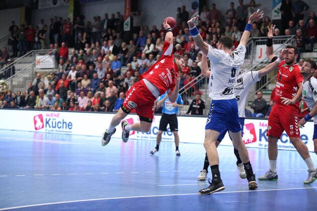 Merten Krings ASV Hamm Westfalen 24 against Kevin Roch EHV Aue 6 right GER, Handball, 2 Bundesliga, ASV Hamm Westfalen against EHV Aue, 09 11 2019 Hamm Copyright: xStrohdiekx Eibner-Pressefotox EP_jsk