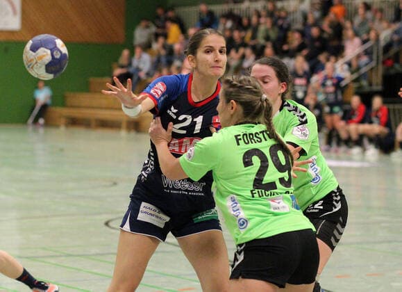 21 Sarka Marcikova SG H2Ku Herrenberg 29 Paula Foerster Fuechse Berlin 22 Bo Dekker Fuechse Berlin, re 22 Marie Christine Beddies SG H2Ku Herrenberg, on the back Handball 2 HBF SG H2Ku Herrenberg vs Fuechse Berlin 201911 09 Handball 2 HBF SG H2Ku Herrenberg vs Fuechse Berlin Herrenberg Copyright: xBaur xEibner-Pressefotox EP_Soba