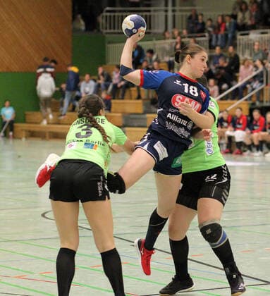18 Lea Neubrander SG H2Ku Herrenberg 3 Anna Ansorge Fuechse Berlin 22 Bo Dekker Fuechse Berlin, re Handball 2 HBF SG H2Ku Herrenberg vs Fuechse Berlin 201911 09 Handball 2 HBF SG H2Ku Herrenberg vs Fuechse Berlin Herrenberg Copyright: xBaur xEibner-Pressefotox EP_Soba