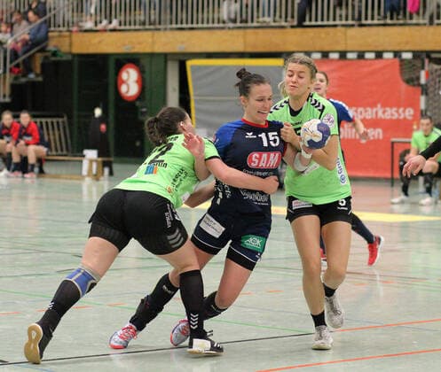 15 Szimonetta Toepelt Gera SG H2Ku Herrenberg 3 Anna Ansorge Fuechse Berlin 22 Bo Dekker Fuechse Berlin Handball 2 HBF SG H2Ku Herrenberg vs Fuechse Berlin 201911 09 Handball 2 HBF SG H2Ku Herrenberg vs Fuechse Berlin Herrenberg Copyright: xBaur xEibner-Pressefotox EP_Soba