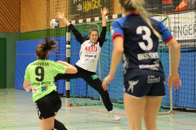 12 Laura Waldenmaier SG H2Ku Herrenberg Handball 2 HBF SG H2Ku Herrenberg vs Fuechse Berlin 201911 09 Handball 2 HBF SG H2Ku Herrenberg vs Fuechse Berlin Herrenberg Copyright: xBaur xEibner-Pressefotox EP_Soba