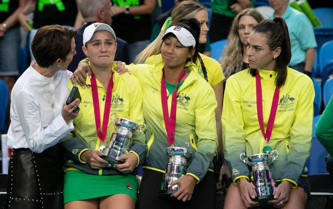 TENNIS FED CUP FINAL, Ash Barty is comforted by Jayne Hrdlicka and Priscilla Hon and Ajla Tomljanovic at the Fed Cup Final tennis competition at RAC Arena in Perth, Sunday, November 10, 2019. ( NO ARCHIVING, EDITORIAL USE ONLY, NO USE IN BOOKS WITHOUT CONSENT PERTH WA AUSTRALIA  Copyright: xFIONAxHAMILTONx 20191110001431880978