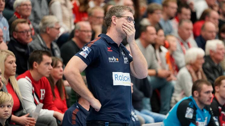 10 11 2019, Euregium, Nordhorn, GER, Handball 1 Bundesliga, Men HSG Nordhorn Lingen vs Füchse Berlin, Coach Geir Sveinsson HSG Nordhorn Lingen DFL REGULATIONS PROHIBIT ANY USE OF PHOTOGRAPHS AS IMAGE SEQUENCES AND OR QUASI VIDEO Nordhorn Niedersachsen Germany Euregium