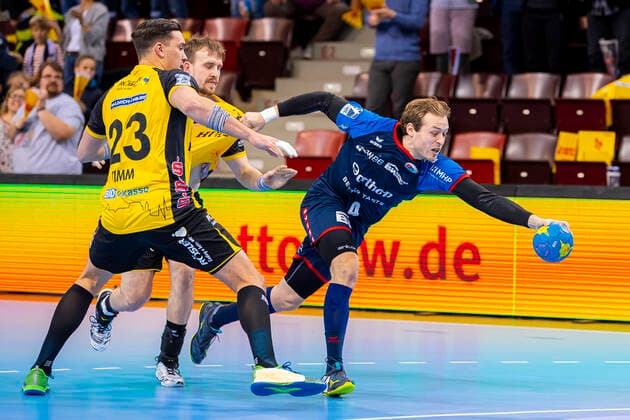 Bietigheim, Germany 10 November 2019 2 BL 19 20 SG BBM Bietigheim vs HSC 2000 Coburg v li Marcel Timm Coburg , Patrick Rentschler SG BBM Bietigheim Ludwigsburg MHP Arena Baden Württemberg Germany