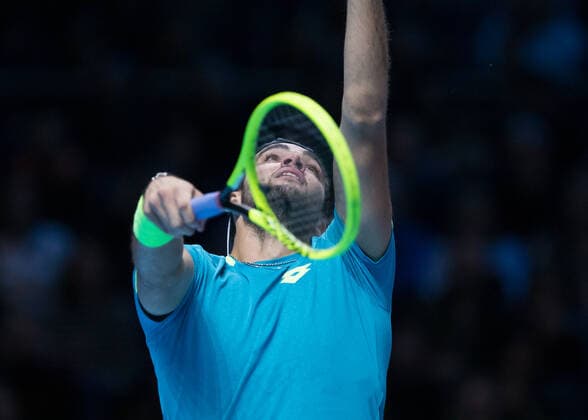 Tennis - 2019 Nitto ATP, Tennis Herren Finals at The O2 - Day One Singles Group Bjorn Borg: Novak Djokovic vs. Matteo Berrettini Matteo Berrettini (Italy) serves COLORSPORT DANIEL BEARHAM  csp_ATPFls_D1_101119_