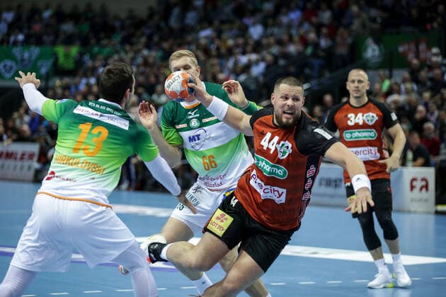Germany,Wetzlar, Rittal Arena, 10 11 2019, Handball,1 Liqui Moly HBL Bundesliga, 12 Matchday, HSG Wetzlar TSV Hannover Burgdorf Picture v li Filip Mirkulovski HSG Wetzlar ,Ilija Brozovic TSV Hannover Burgdorf Copyright: HMBxMedia ThomasxJäger