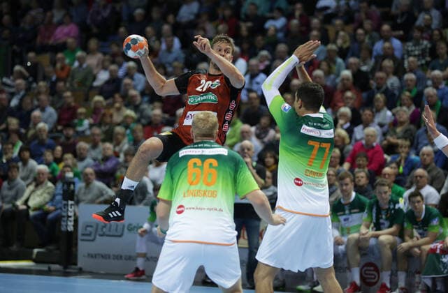 Germany,Wetzlar, Rittal Arena, 10 11 2019, Handball,1 Liqui Moly HBL Bundesliga, 12 Matchday, HSG Wetzlar TSV Hannover Burgdorf Picture hi li Fabian Boehm TSV Hannover Burgdorf ,Anton Lindskog HSG Wetzlar ,Stefan Cavor HSG Wetzlar Copyright: HMBxMedia ThomasxJäger