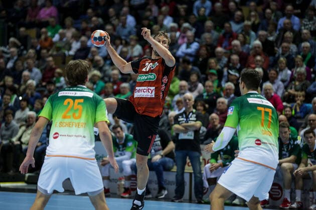 Germany,Wetzlar, Rittal Arena, 10 11 2019, Handball,1 Liqui Moly HBL Bundesliga, 12 Matchday, HSG Wetzlar TSV Hannover Burgdorf Picture v li Olle Forsell Schefvert HSG Wetzlar ,Fabian Boehm TSV Hannover Burgdorf ,Stefan Cavor HSG Wetzlar Copyright: HMBxMedia ThomasxJäger