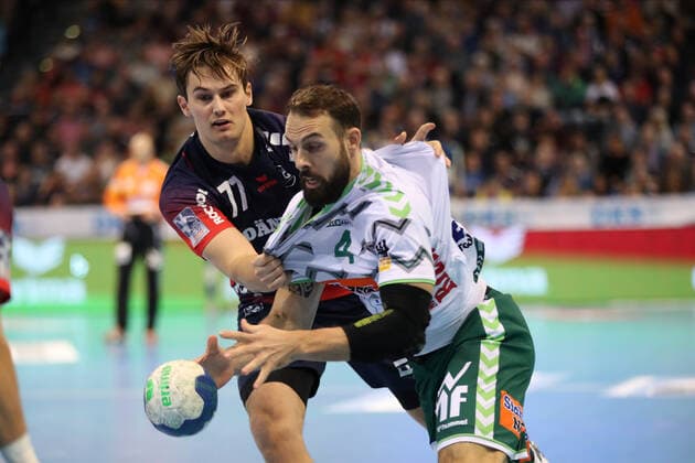 SG Flensburg Handewitt vs Frisch auf Goeppingen, LIQUI MOLY Handball Bundesliga, 10 11 19 Flensburg Tim Kneule Frisch auf Goeppingen, 04 against Magnus Roed SG Flensburg Handewitt, 77 Copyright: xBEAUTIFULxSPORTS MarioxM.xKobergx