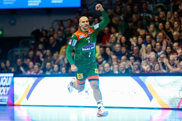 10 11 2019, xtgx, Handball Liqui Moly HBL, SC Magdeburg GWD Minden emspor, v l Zeljko Musa Magdeburg, 2 cheers, goal jubilation, cheers over the goal, celebrate the goal, celebration GETEC Arena