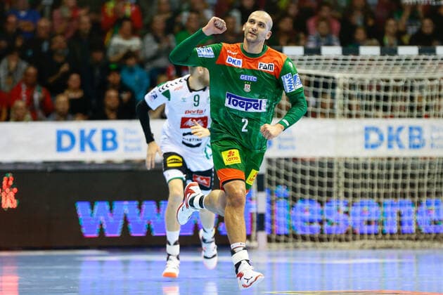 10 11 2019, xtgx, Handball Liqui Moly HBL, SC Magdeburg GWD Minden emspor, v l Zeljko Musa Magdeburg, 2 cheers, goal jubilation, cheers on goal, celebrate the goal, celebration GETEC Arena