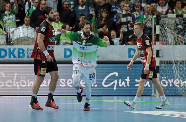 10 11 2019, xovx, Handball HBL, HSG Wetzlar TSV Hannover Burgdorf emspor, Jubel bei Maximilian Holst HSG Wetzlar , , left Evgeni Pevnov TSV Hannover Burgdorf , right Timo Kastening TSV Hannover Burgdorf , Aktion DFL DFB REGULATIONS PROHIBIT ANY USE OF PHOTOGRAPHS as IMAGE SEQUENCES and or QUASI VIDEO Wetzlar