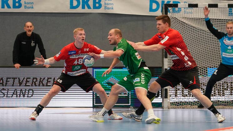 10 11 2019, Euregium, Nordhorn, GER, Handball 1 Bundesliga, Men HSG Nordhorn Lingen vs Füchse Berlin, Paul Drux Füchse Berlin 95 vs Julian Possehl HSG Nordhorn Lingen 48 DFL REGULATIONS PROHIBIT ANY USE OF PHOTOGRAPHS AS IMAGE SEQUENCES AND OR QUASI VIDEO Nordhorn Niedersachsen Germany Euregium