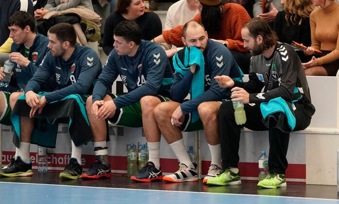 10 11 2019, Euregium, Nordhorn, GER, Handball 1 Bundesliga, Men HSG Nordhorn Lingen vs Füchse Berlin, TW Silvio Heinevetter Füchse Berlin 12 , right, on the bench, DFL REGULATIONS PROHIBIT ANY USE OF PHOTOGRAPHS AS IMAGE SEQUENCES AND OR QUASI VIDEO Nordhorn Niedersachsen Germany Euregium